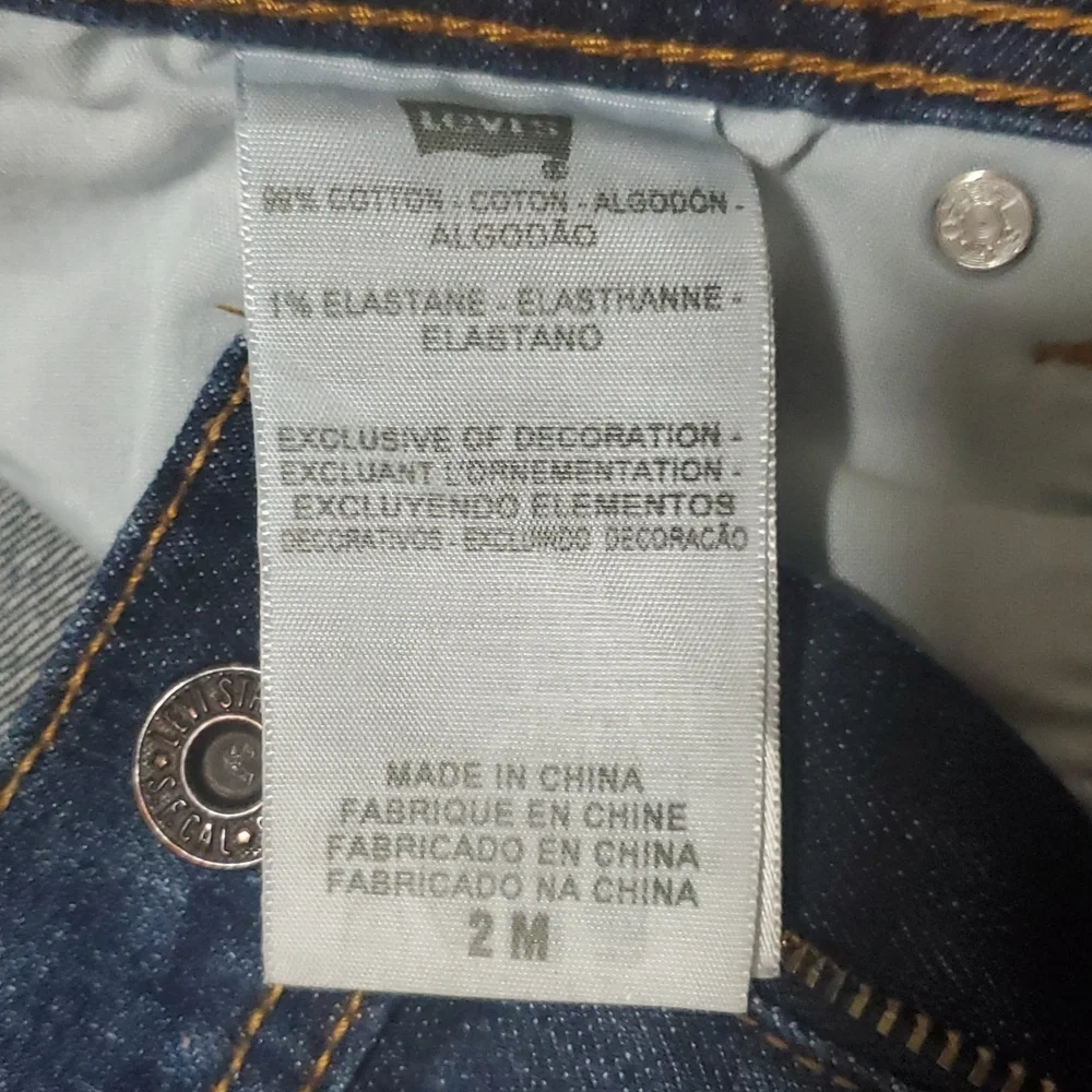 Levis - Picture 4 of 8